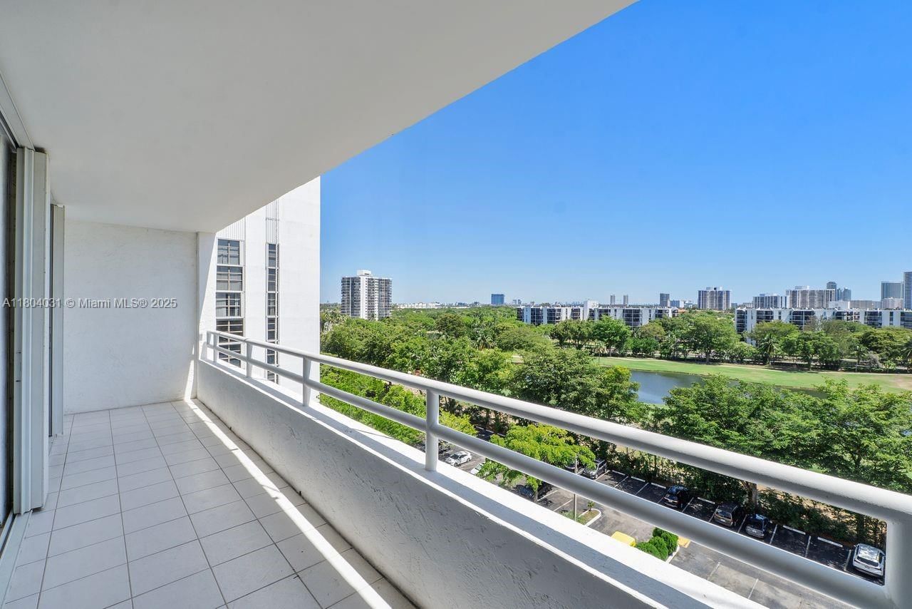 Real estate property located at 20355 34th Ct #929, Miami-dade, Delvista Towers Condo, Aventura, FL