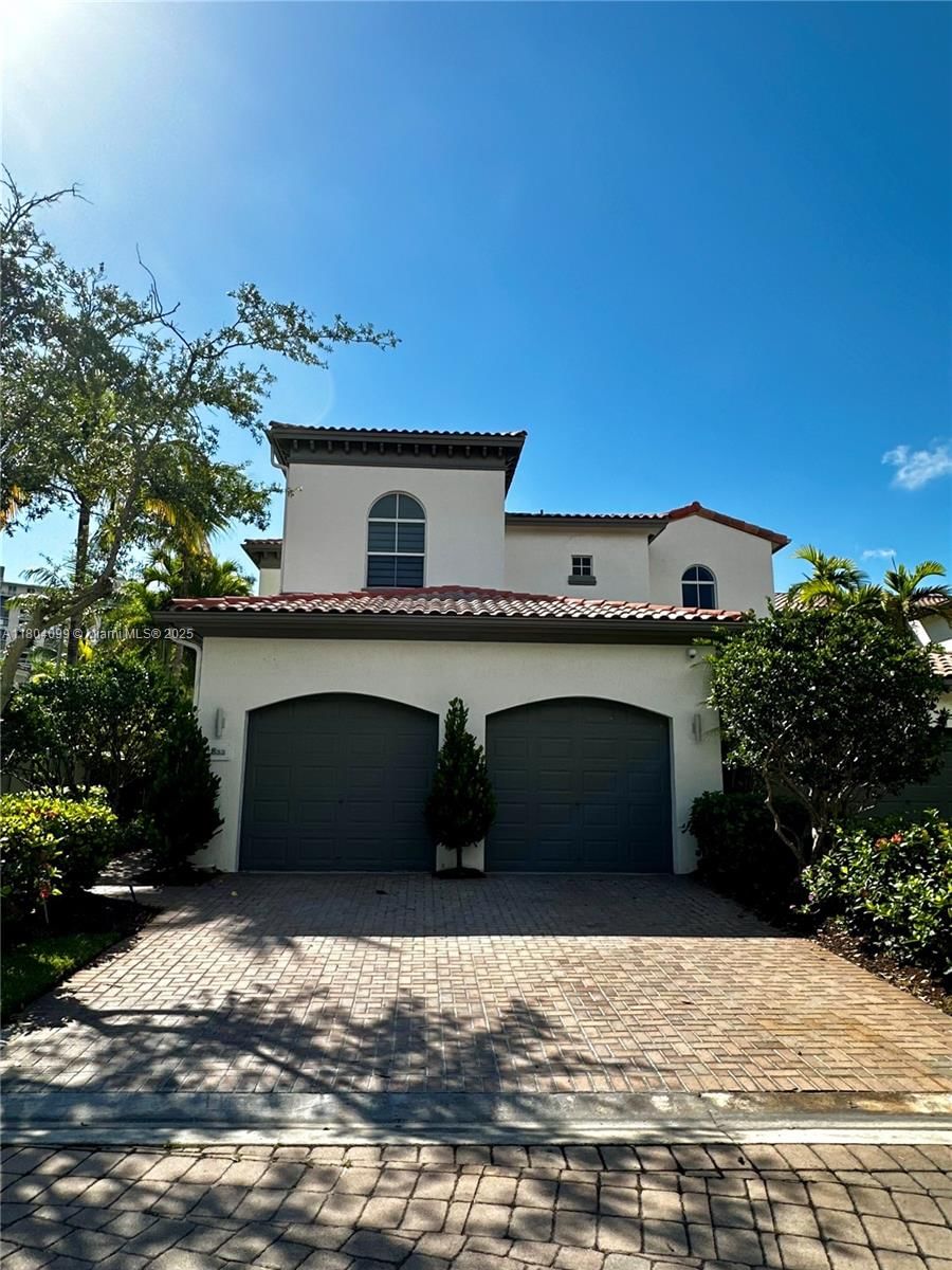 Real estate property located at 822 Spinnaker Dr E, Broward, Three Islands 3rd Section, Hollywood, FL