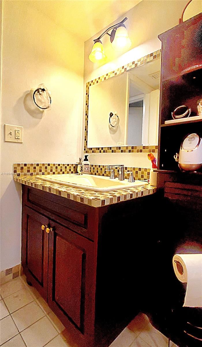 Real estate property located at 3905 Nob Hill Rd #510, Broward, Sunrise Island Condominiu, Sunrise, FL