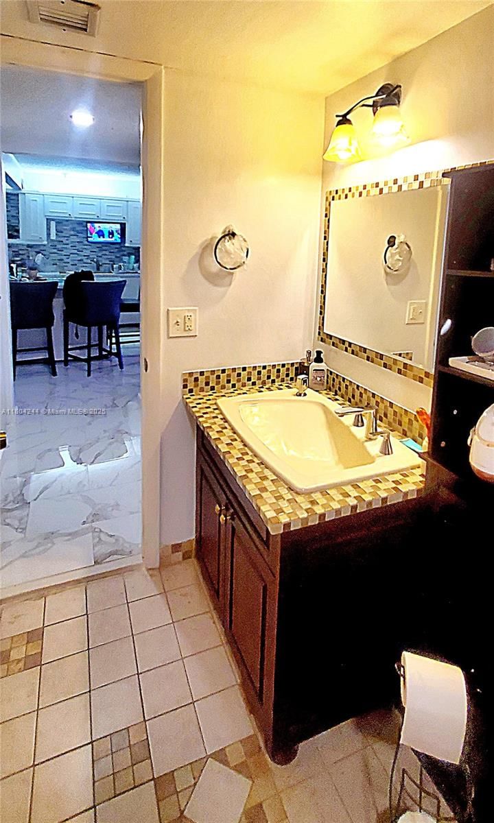 Real estate property located at 3905 Nob Hill Rd #510, Broward, Sunrise Island Condominiu, Sunrise, FL