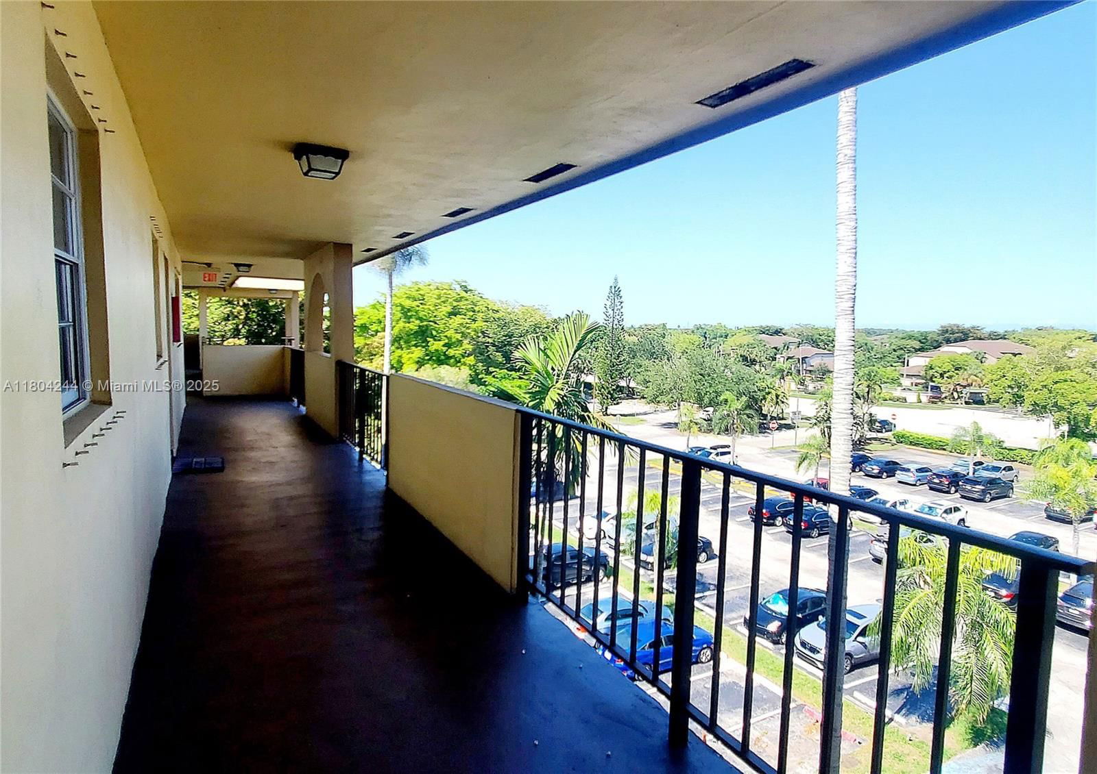 Real estate property located at 3905 Nob Hill Rd #510, Broward, Sunrise Island Condominiu, Sunrise, FL