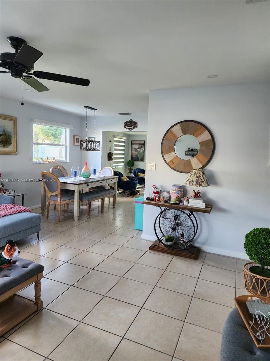 Real estate property located at 812 Lake McGregor Dr, Lee, Blvd Hts Shopping Center, Fort Myers, FL