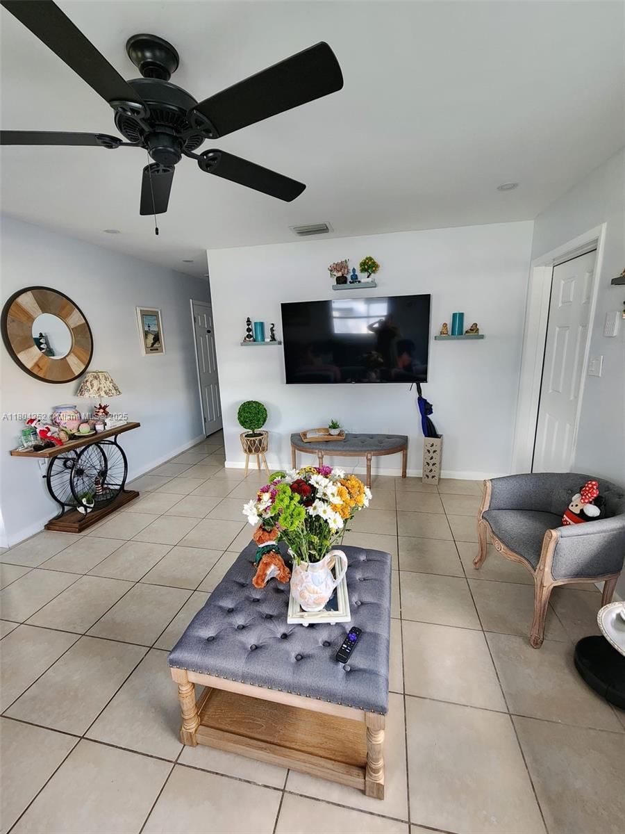Real estate property located at 812 Lake McGregor Dr, Lee, Blvd Hts Shopping Center, Fort Myers, FL