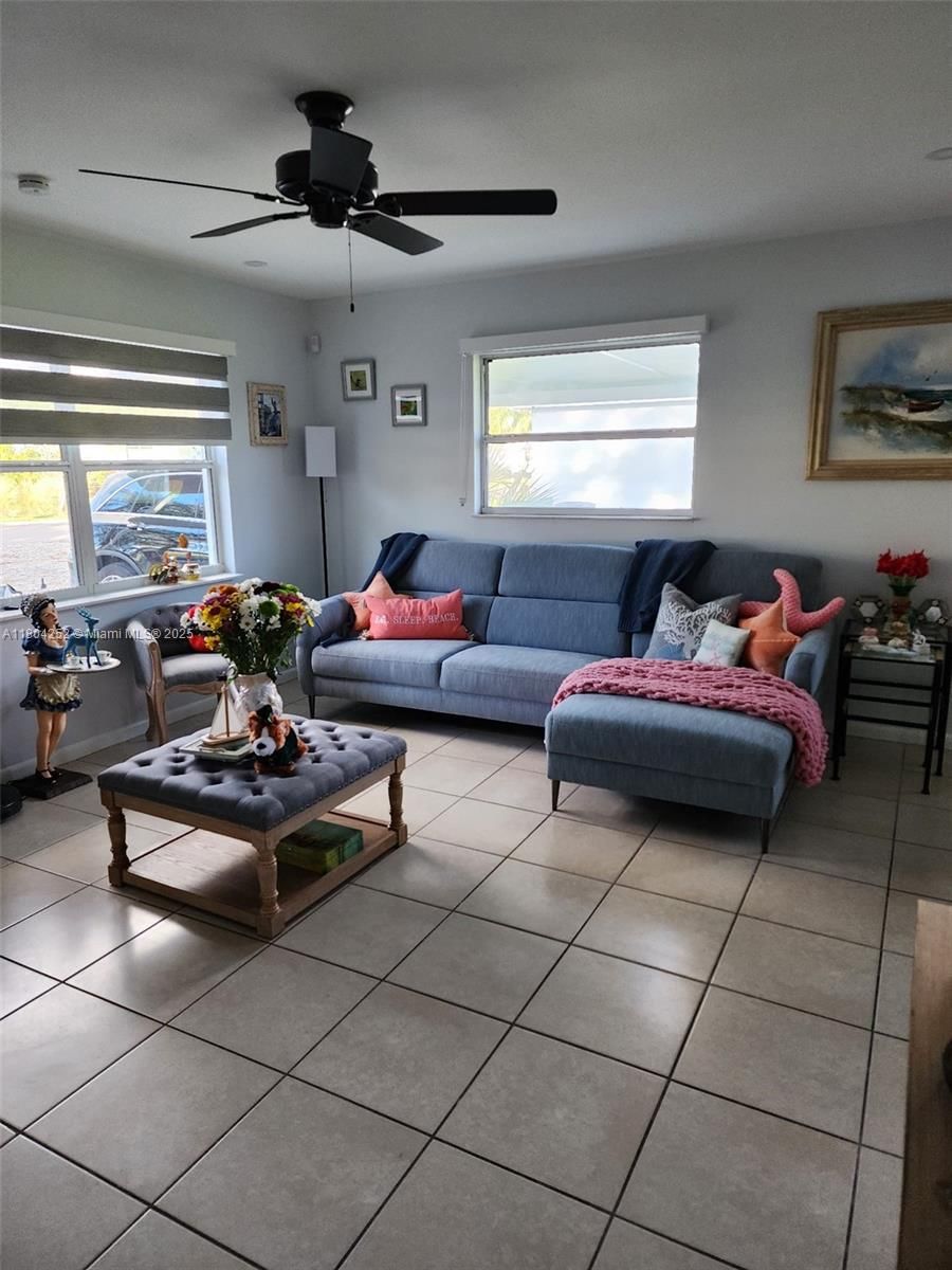 Real estate property located at 812 Lake McGregor Dr, Lee, Blvd Hts Shopping Center, Fort Myers, FL