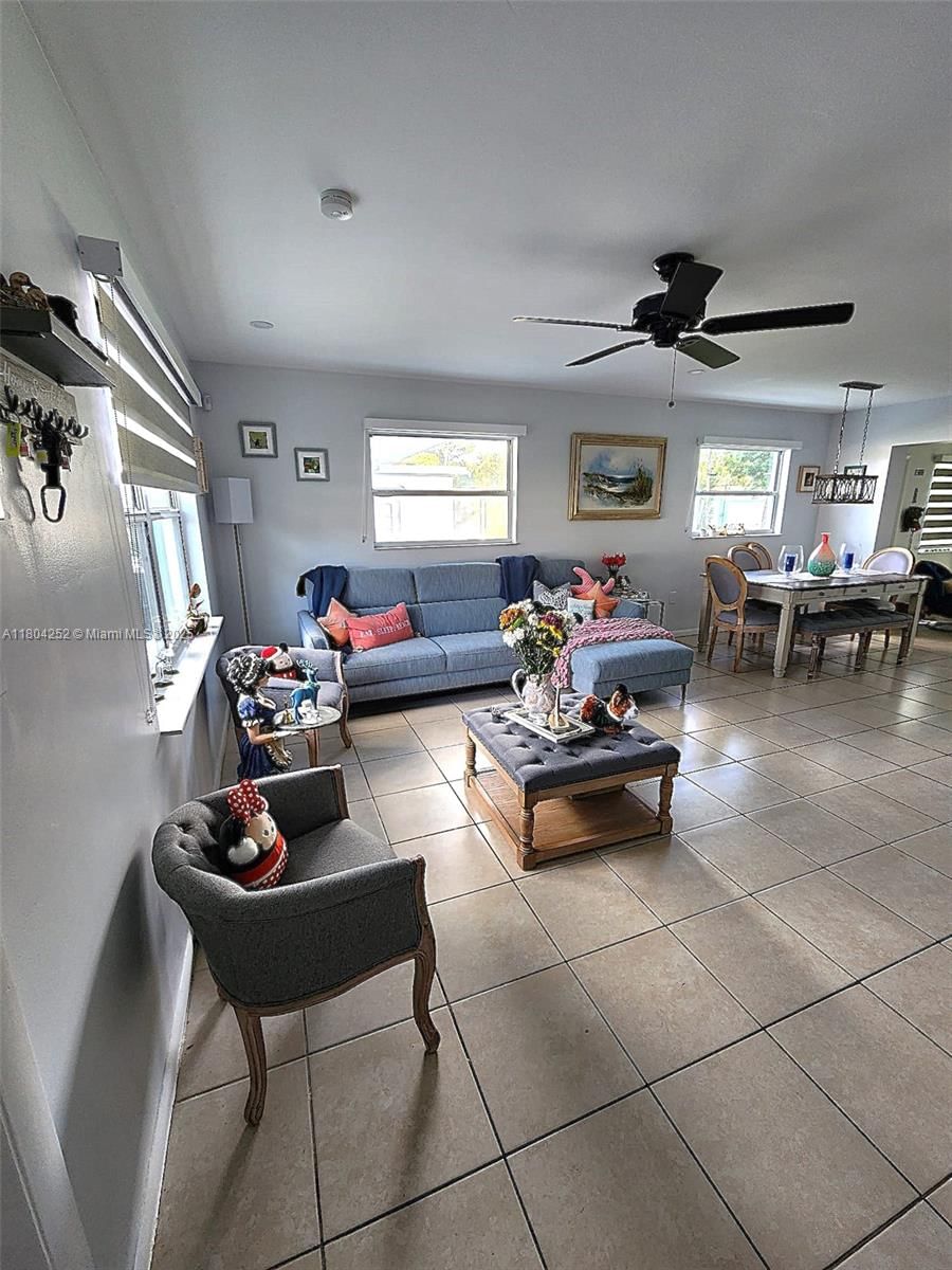 Real estate property located at 812 Lake McGregor Dr, Lee, Blvd Hts Shopping Center, Fort Myers, FL