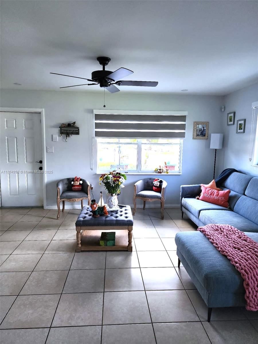 Real estate property located at 812 Lake McGregor Dr, Lee, Blvd Hts Shopping Center, Fort Myers, FL