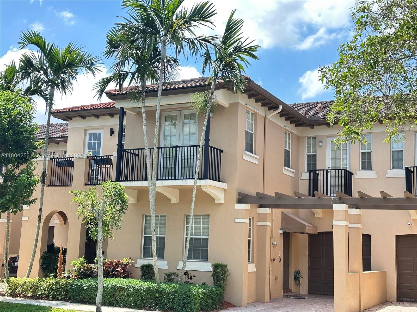Real estate property located at 8716 Blaze Ct, Broward, Pine Island Commercial, Davie, FL