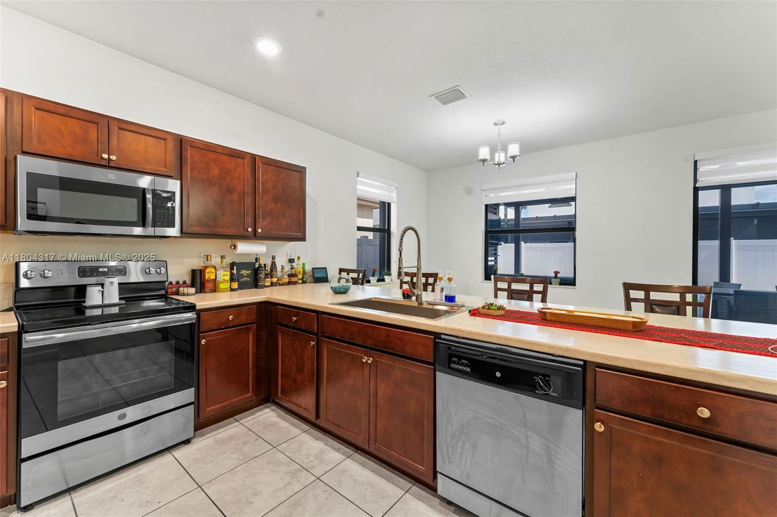 Real estate property located at 3531 104th Ter, Miami-dade, Aquabella Section Two, Hialeah, FL