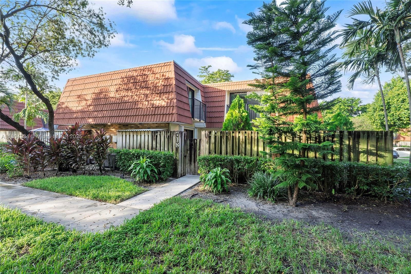 Real estate property located at 718 98th Circle #718, Broward, Jacaranda Parcel 610, Plantation, FL