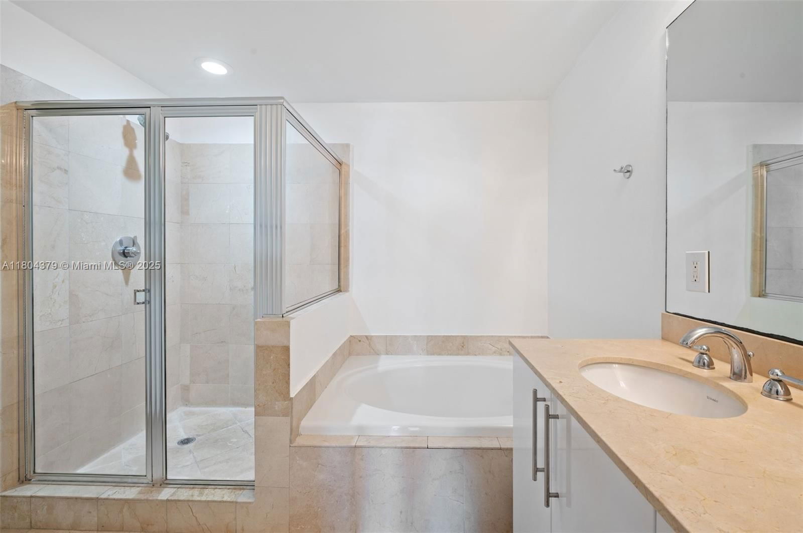 Real estate property located at 3330 190th St #717, Miami-dade, Aventura Marina Condo Num, Aventura, FL