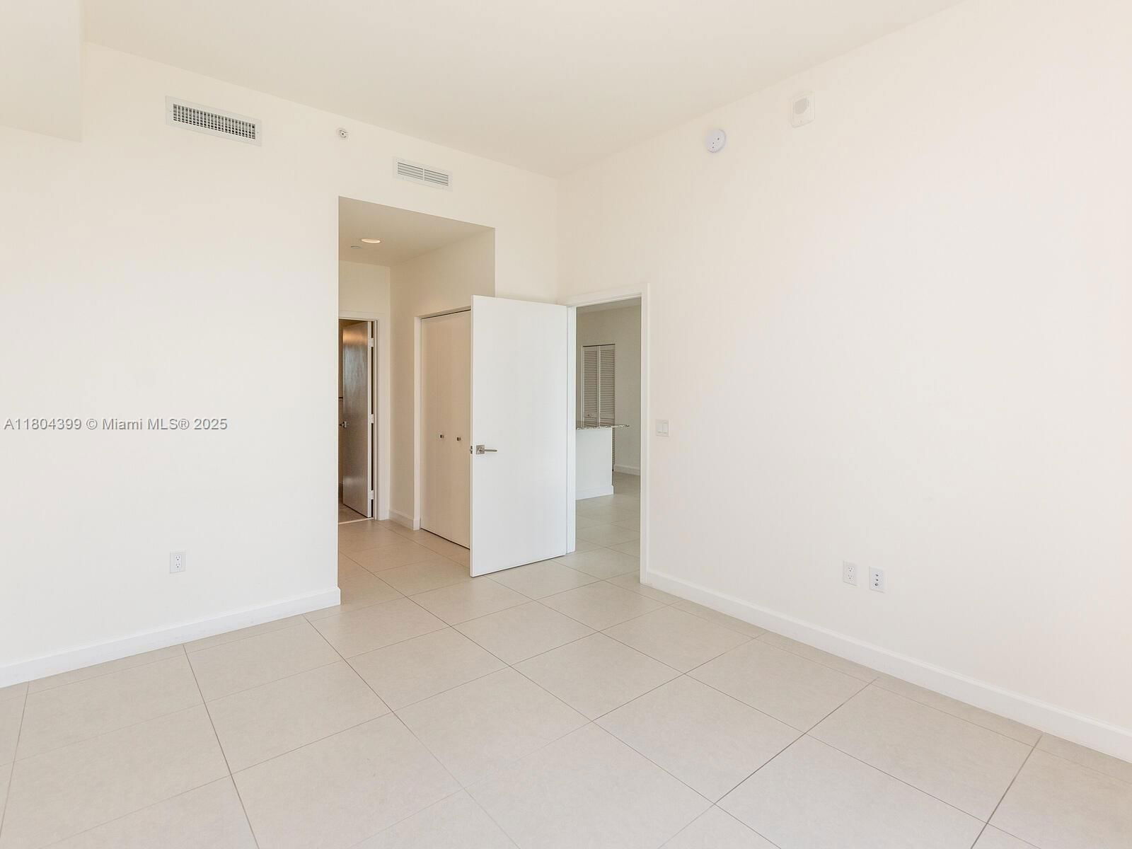 Real estate property located at 5350 84th Ave #1018, Miami-dade, 5350 Park Condo, Doral, FL