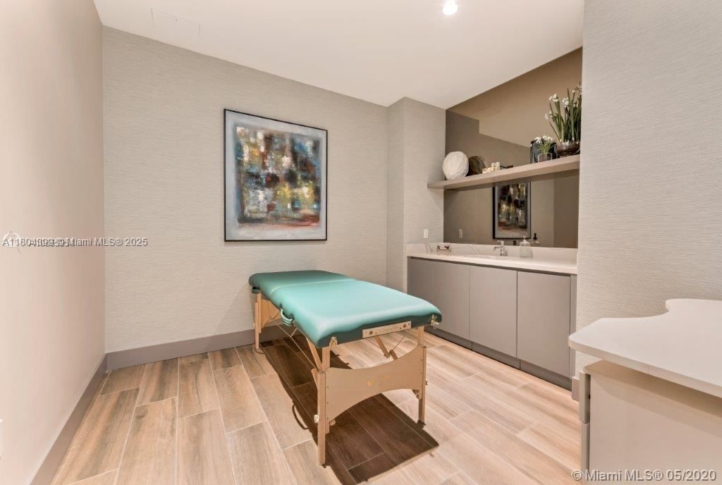 Real estate property located at 5350 84th Ave #1018, Miami-dade, 5350 Park Condo, Doral, FL