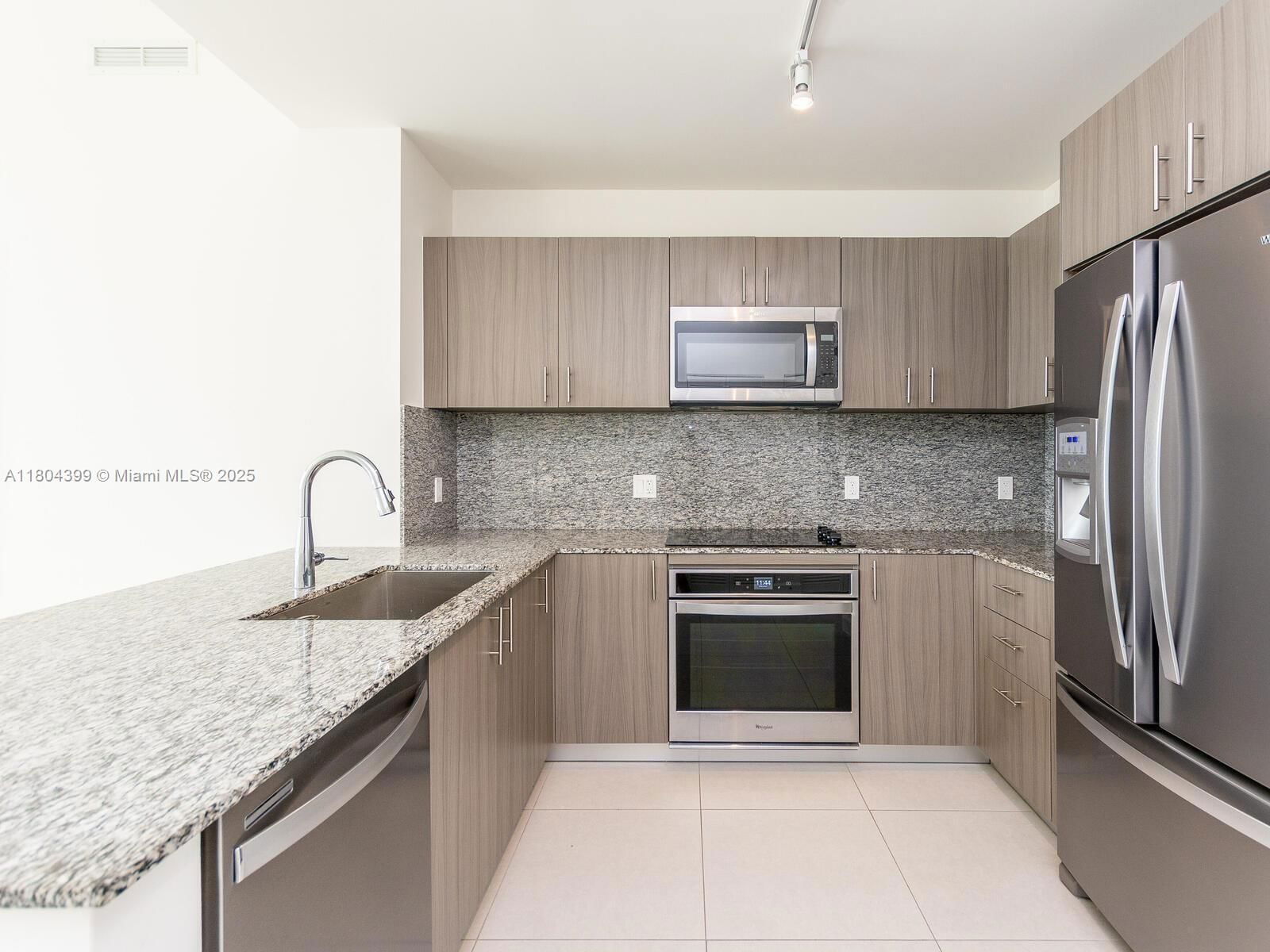 Real estate property located at 5350 84th Ave #1018, Miami-dade, 5350 Park Condo, Doral, FL