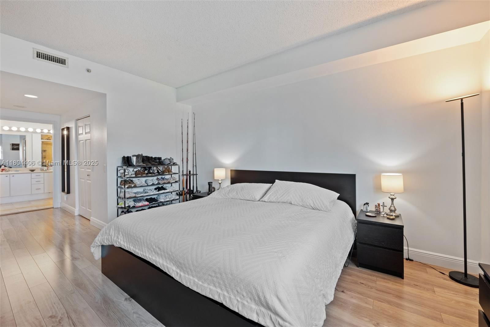 Real estate property located at 2475 Brickell Ave #1805, Miami-dade, The Metropolitan Condo, Miami, FL