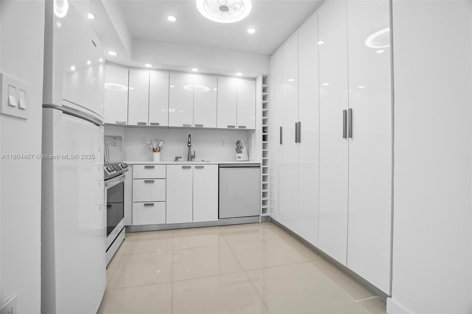 Real estate property located at 300 Bayview Dr #2108, Miami-dade, Arlen House Condo, Sunny Isles Beach, FL