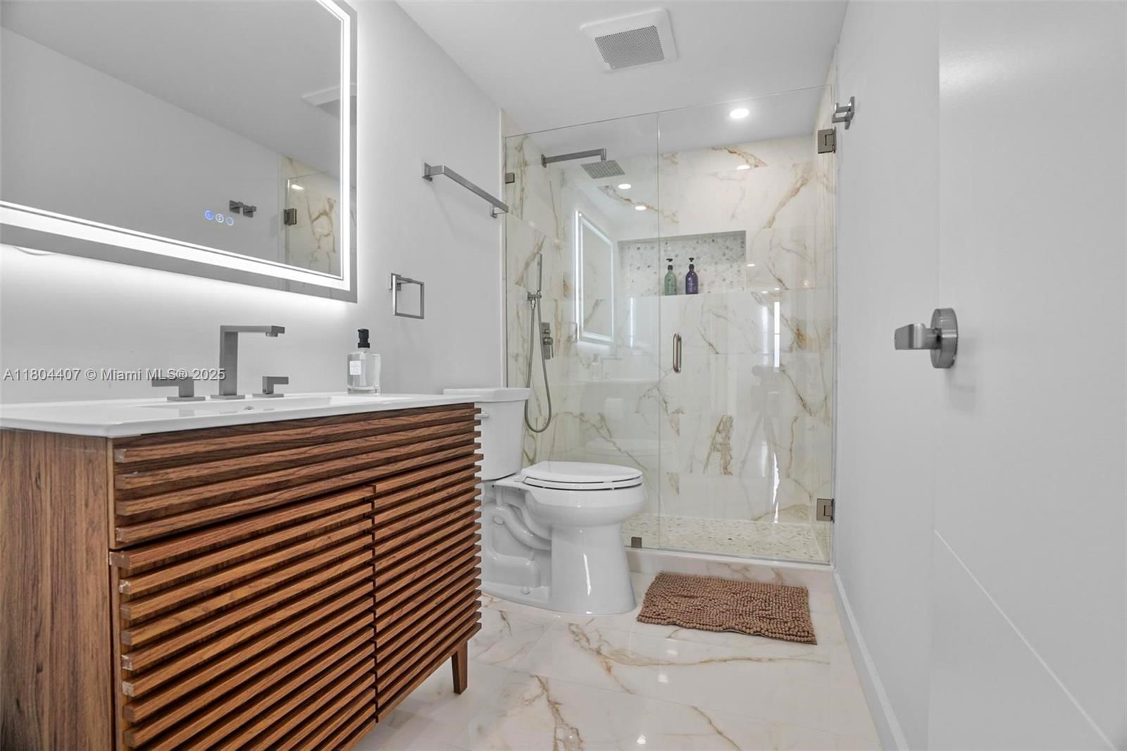 Real estate property located at 300 Bayview Dr #2108, Miami-dade, Arlen House Condo, Sunny Isles Beach, FL