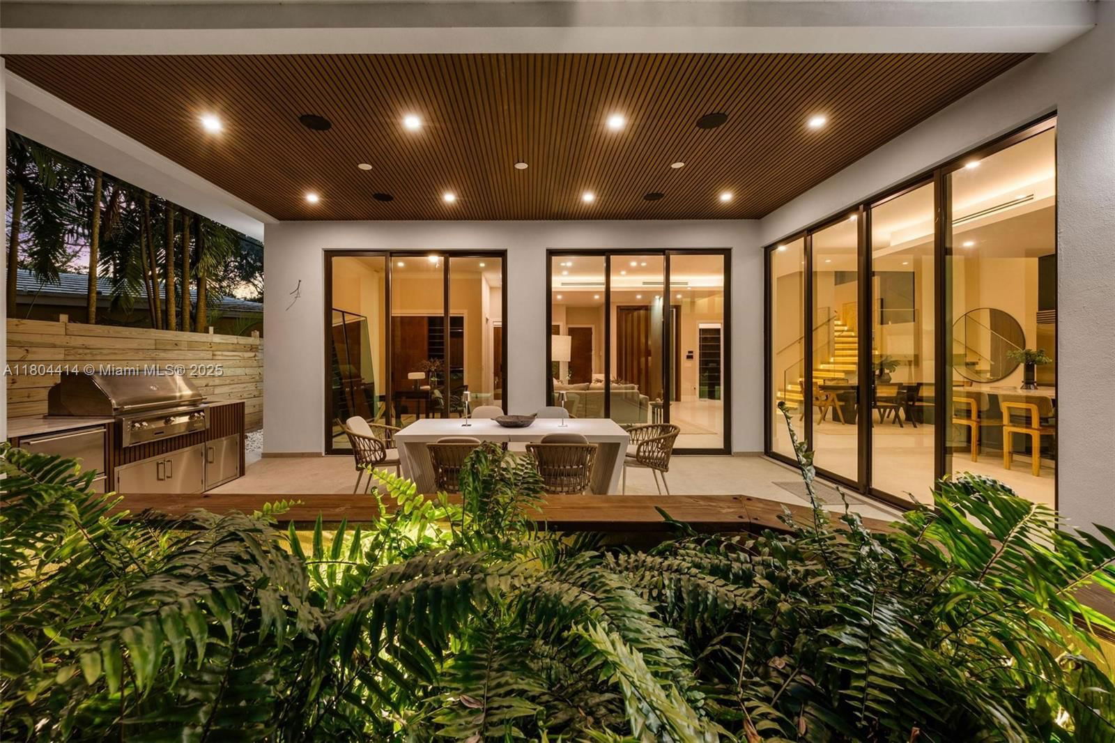 Real estate property located at 2805 Freeman St, Miami-dade, Town Hall Comm Addn, Miami, FL