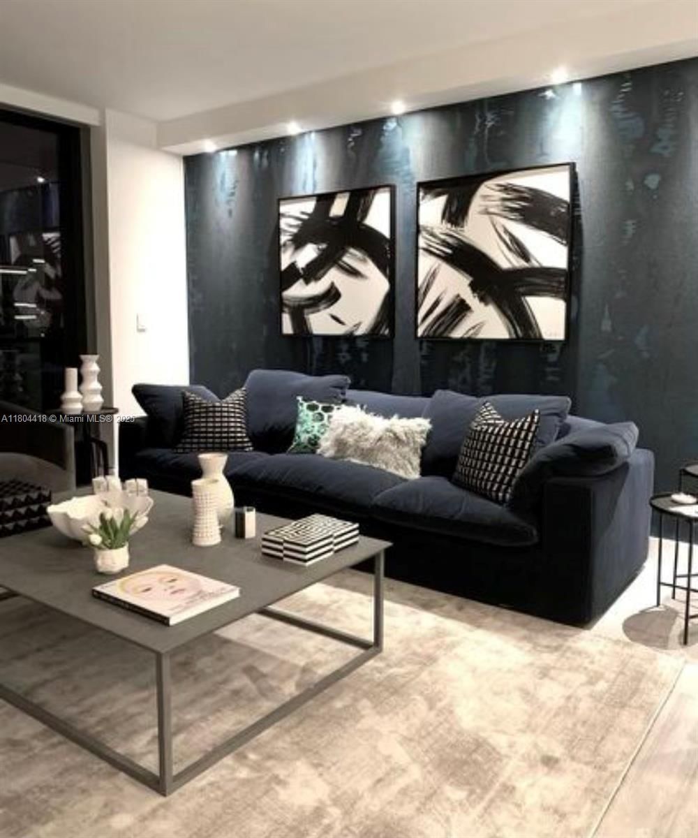 Real estate property located at 1000 Brickell Plz #3308, Miami-dade, Brickell Flatiron Condo, Miami, FL