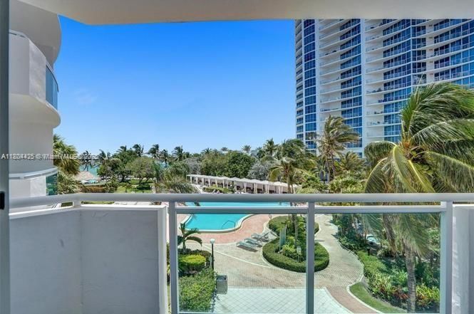 Real estate property located at 3001 Ocean Dr #321, Broward, Residences On Hollywood B, Hollywood, FL