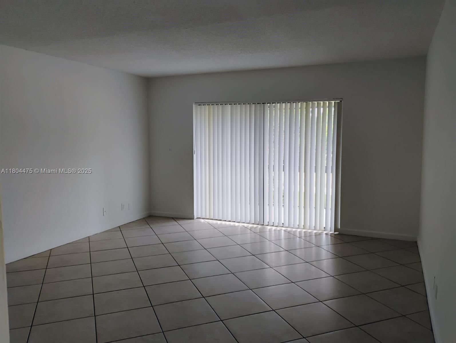 Real estate property located at 4011 University Dr #207, Broward, Sunrise On The Green Cond, Sunrise, FL