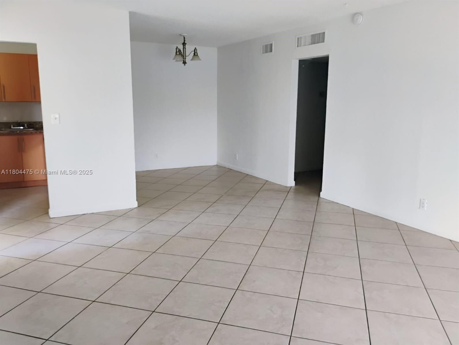 Real estate property located at 4011 University Dr #207, Broward, Sunrise On The Green Cond, Sunrise, FL