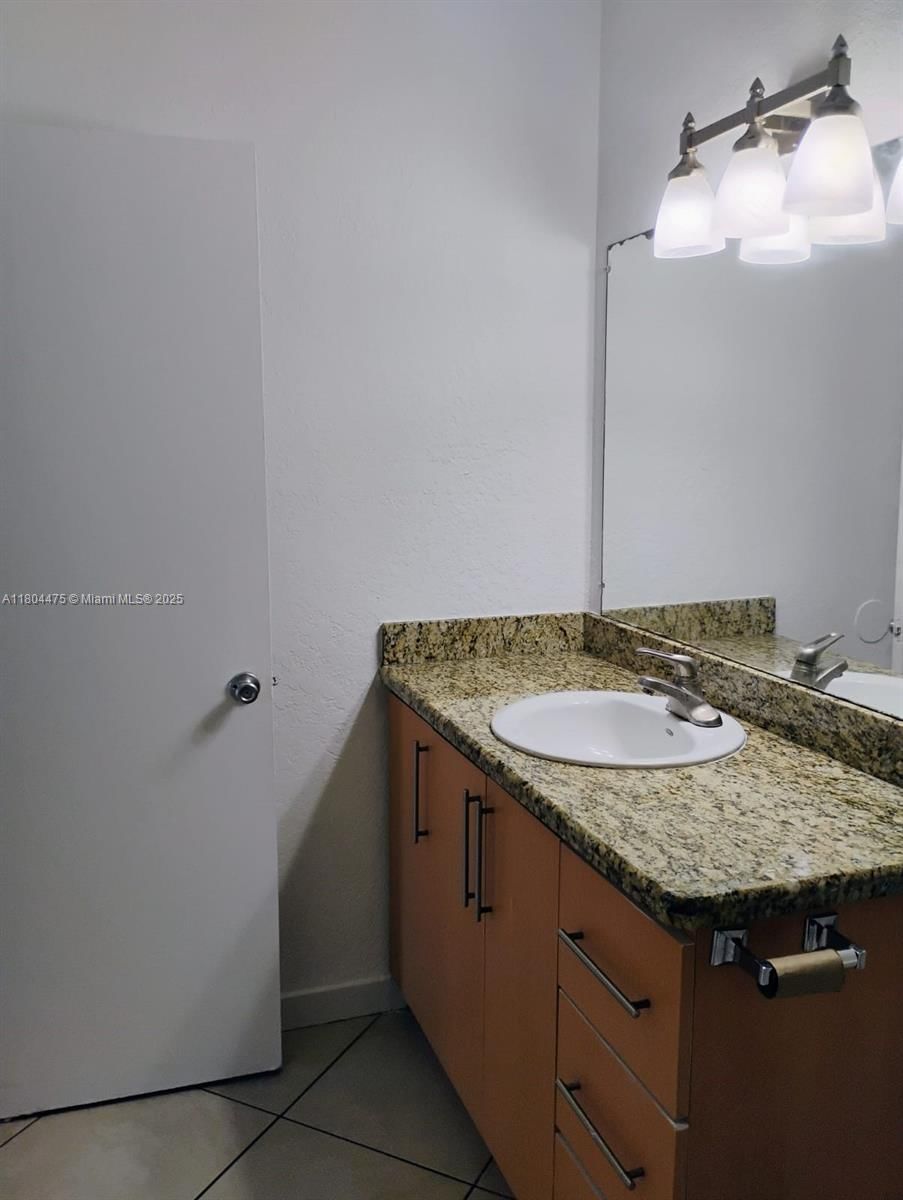 Real estate property located at 4011 University Dr #207, Broward, Sunrise On The Green Cond, Sunrise, FL