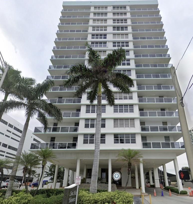 Real estate property located at 3725 Ocean Dr #1014, Broward, Sea Air Towers Condo, Hollywood, FL