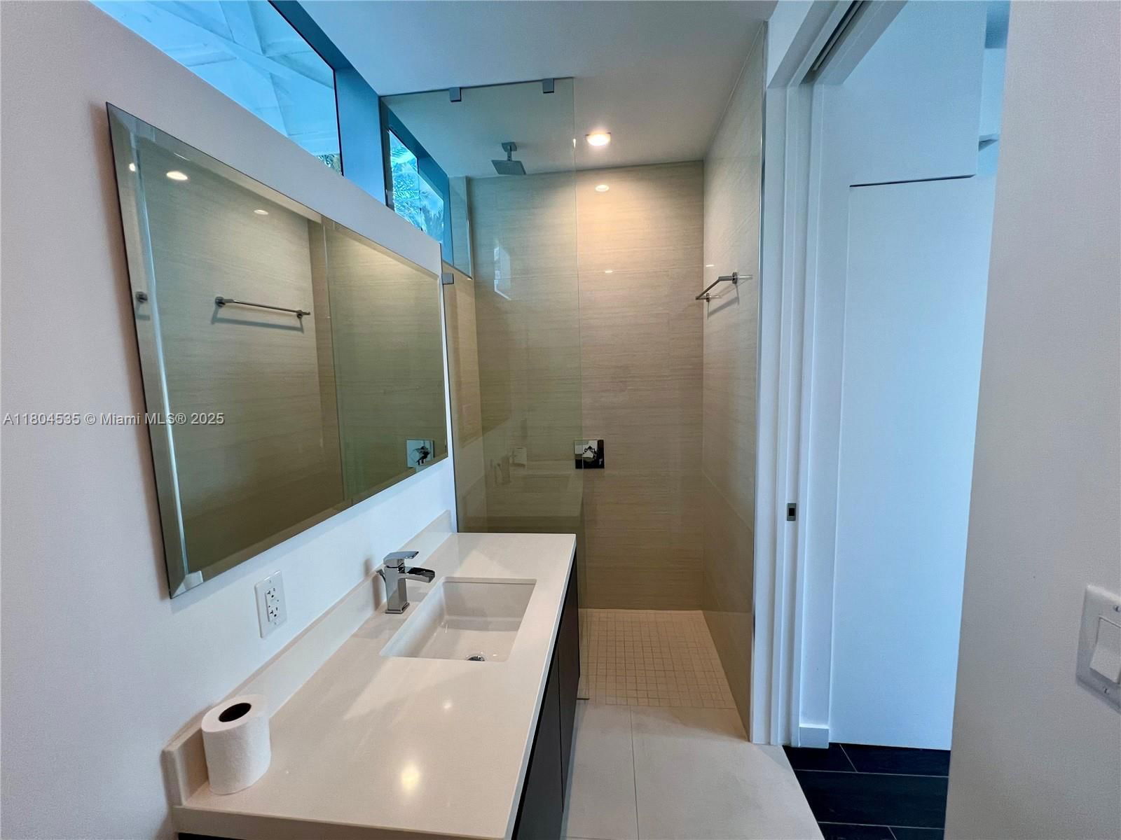 Real estate property located at 851 1st Ave CABANA PB23, Miami-dade, Paramount Miami Worldcent, Miami, FL