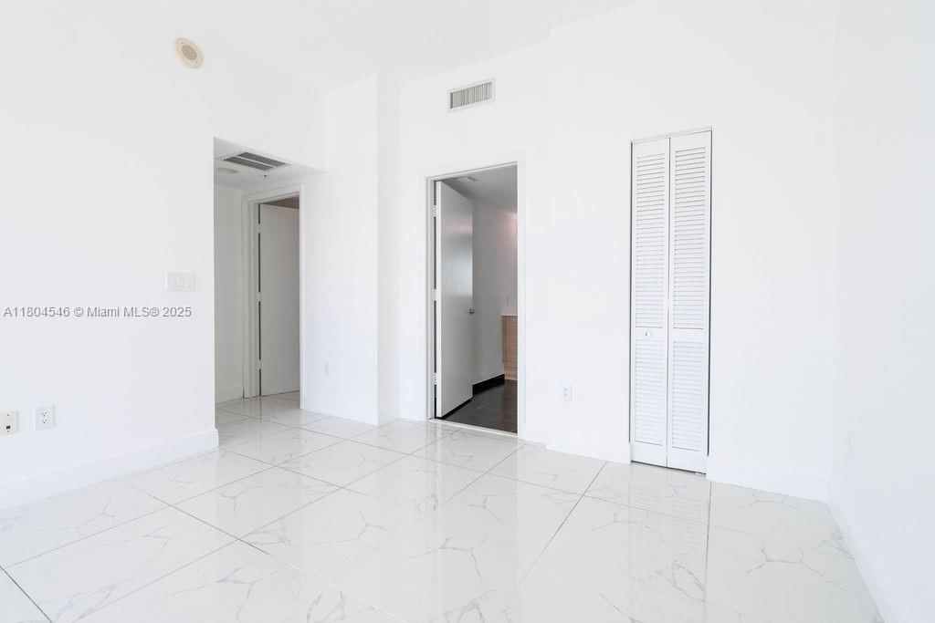 Real estate property located at 665 25th St #405, Miami-dade, Onyx On The Bay Condo, Miami, FL