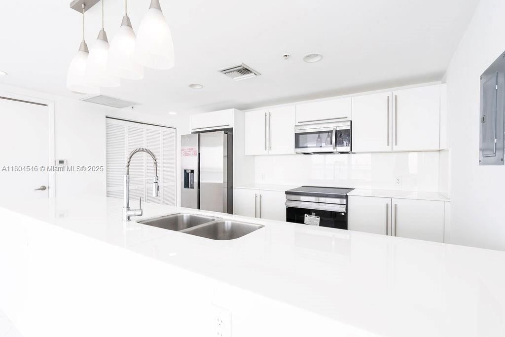 Real estate property located at 665 25th St #405, Miami-dade, Onyx On The Bay Condo, Miami, FL