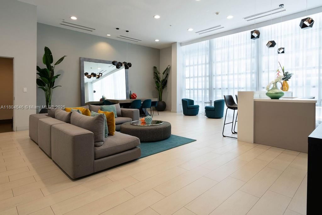 Real estate property located at 665 25th St #405, Miami-dade, Onyx On The Bay Condo, Miami, FL