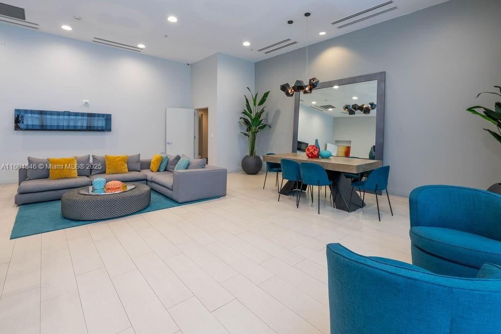 Real estate property located at 665 25th St #405, Miami-dade, Onyx On The Bay Condo, Miami, FL