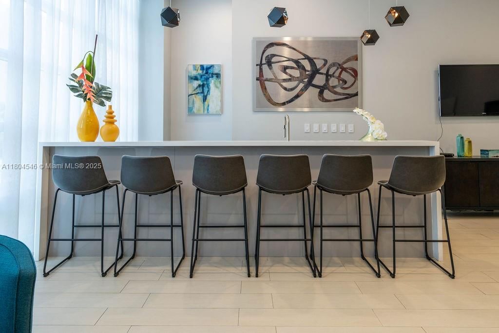 Real estate property located at 665 25th St #405, Miami-dade, Onyx On The Bay Condo, Miami, FL