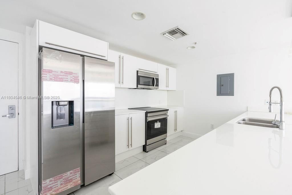 Real estate property located at 665 25th St #405, Miami-dade, Onyx On The Bay Condo, Miami, FL