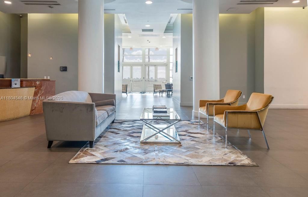 Real estate property located at 665 25th St #405, Miami-dade, Onyx On The Bay Condo, Miami, FL