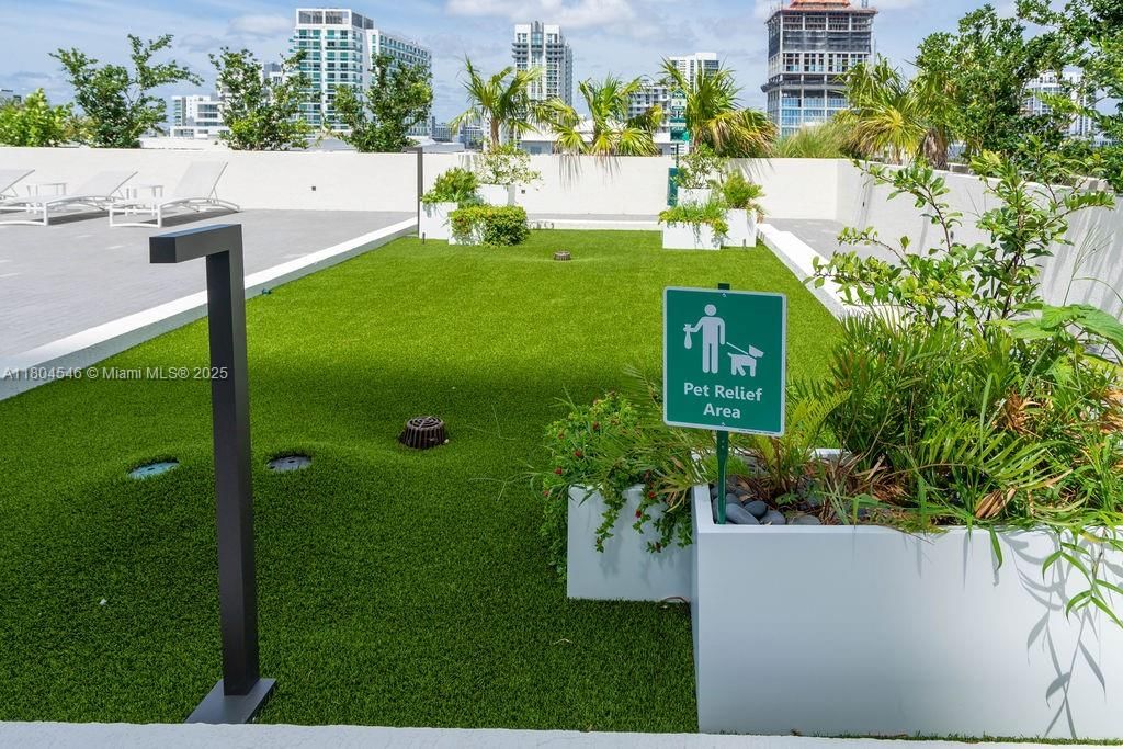 Real estate property located at 665 25th St #405, Miami-dade, Onyx On The Bay Condo, Miami, FL