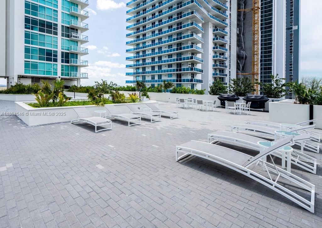 Real estate property located at 665 25th St #405, Miami-dade, Onyx On The Bay Condo, Miami, FL