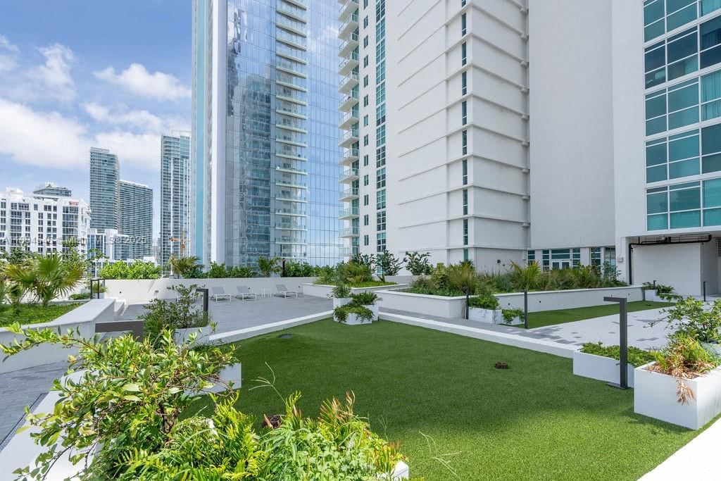 Real estate property located at 665 25th St #405, Miami-dade, Onyx On The Bay Condo, Miami, FL