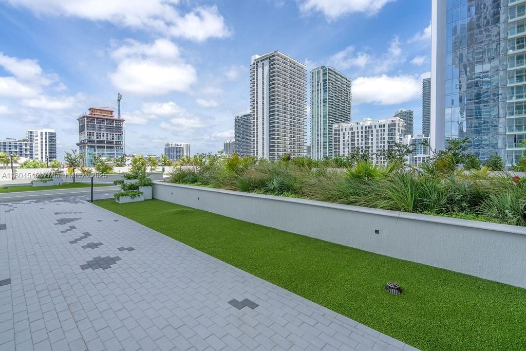 Real estate property located at 665 25th St #405, Miami-dade, Onyx On The Bay Condo, Miami, FL