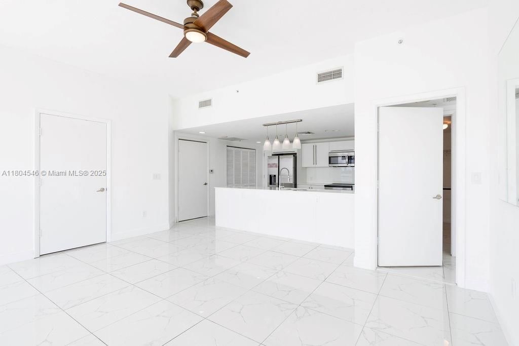 Real estate property located at 665 25th St #405, Miami-dade, Onyx On The Bay Condo, Miami, FL