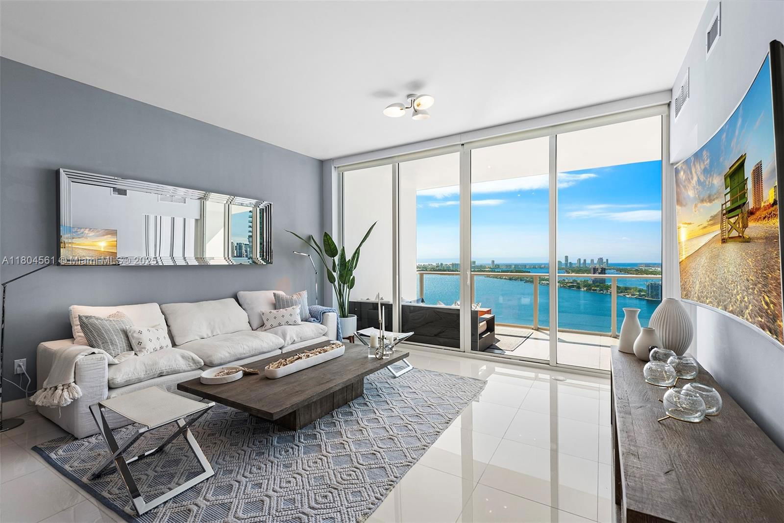 Real estate property located at 2020 Bayshore Dr #3105, Miami-dade, Paramount Bay Condo, Miami, FL