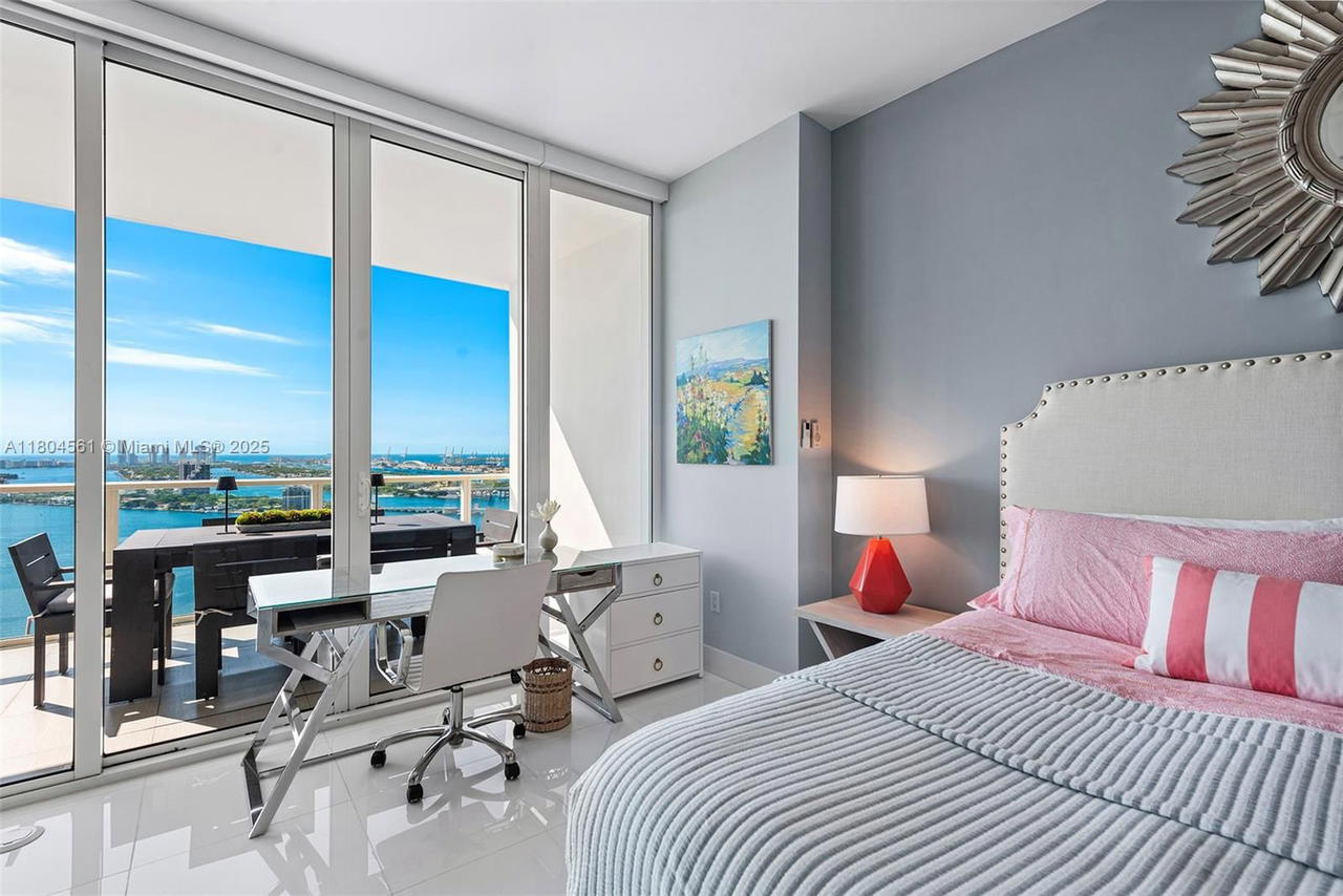 Real estate property located at 2020 Bayshore Dr #3105, Miami-dade, Paramount Bay Condo, Miami, FL