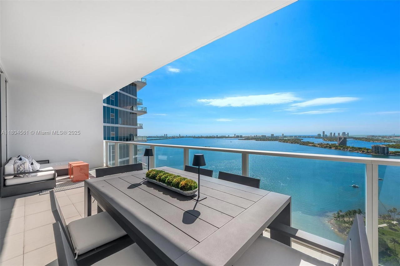 Real estate property located at 2020 Bayshore Dr #3105, Miami-dade, Paramount Bay Condo, Miami, FL