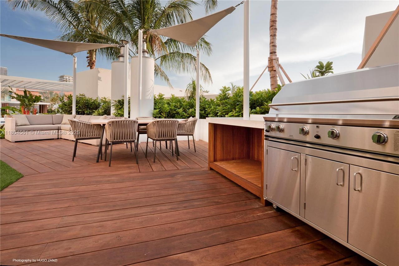 Real estate property located at 2020 Bayshore Dr #3105, Miami-dade, Paramount Bay Condo, Miami, FL