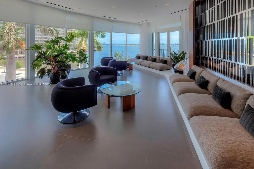Real estate property located at 2020 Bayshore Dr #3105, Miami-dade, Paramount Bay Condo, Miami, FL