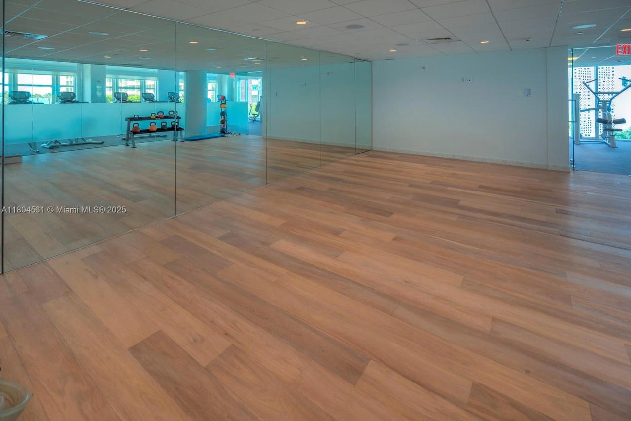 Real estate property located at 2020 Bayshore Dr #3105, Miami-dade, Paramount Bay Condo, Miami, FL