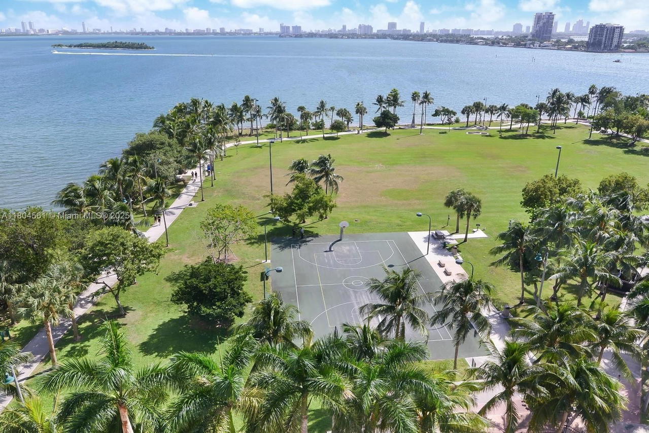 Real estate property located at 2020 Bayshore Dr #3105, Miami-dade, Paramount Bay Condo, Miami, FL