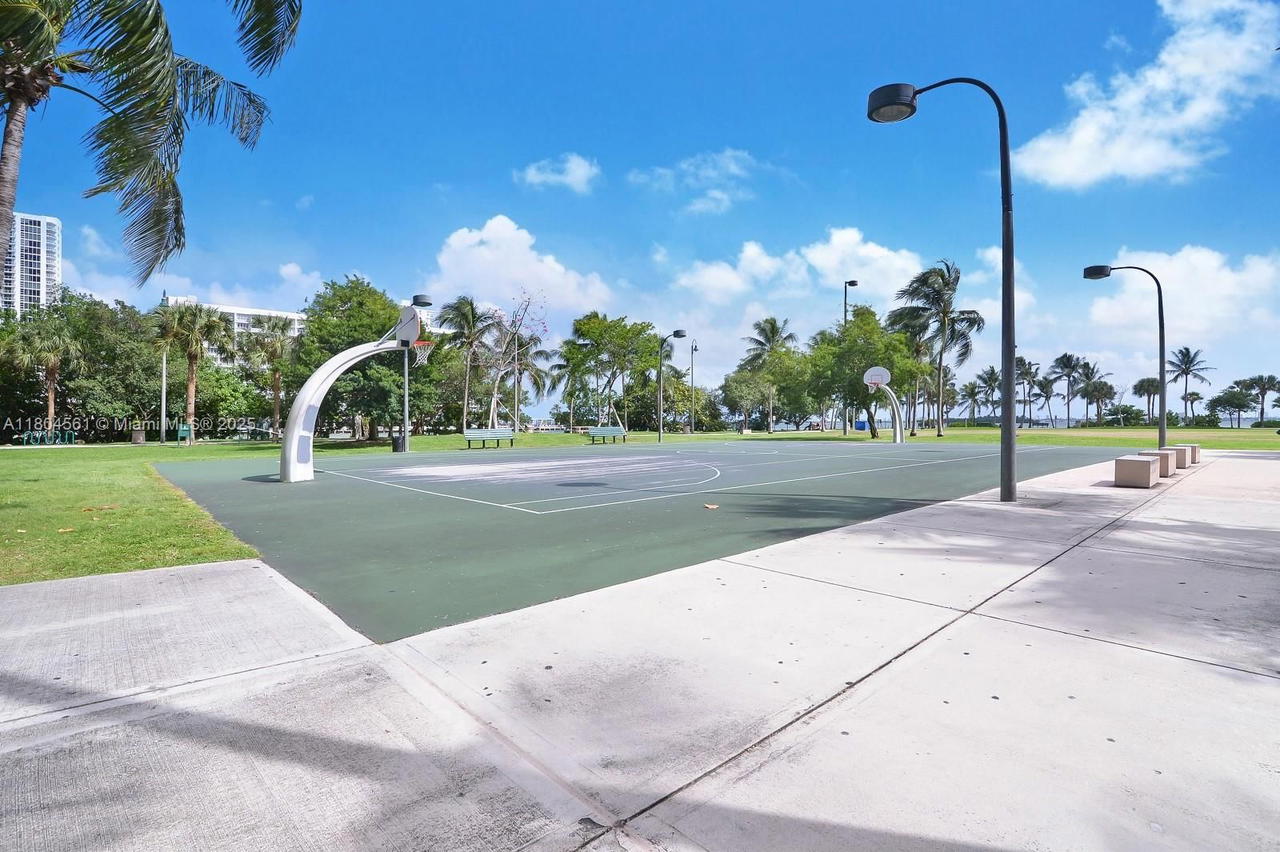 Real estate property located at 2020 Bayshore Dr #3105, Miami-dade, Paramount Bay Condo, Miami, FL