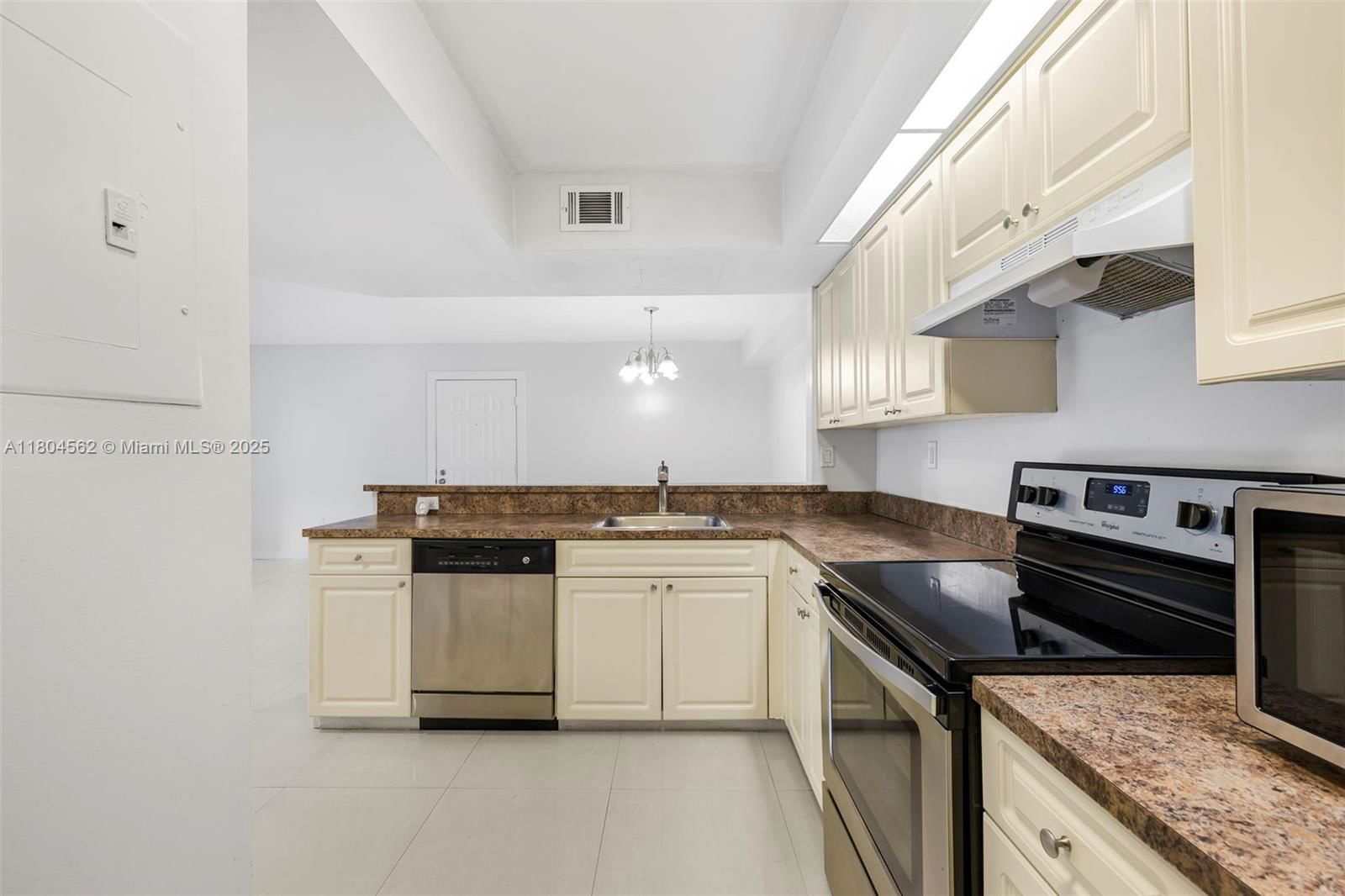 Real estate property located at 8520 212th St #106, Miami-dade, Le Club At Old Cutler Con, Cutler Bay, FL