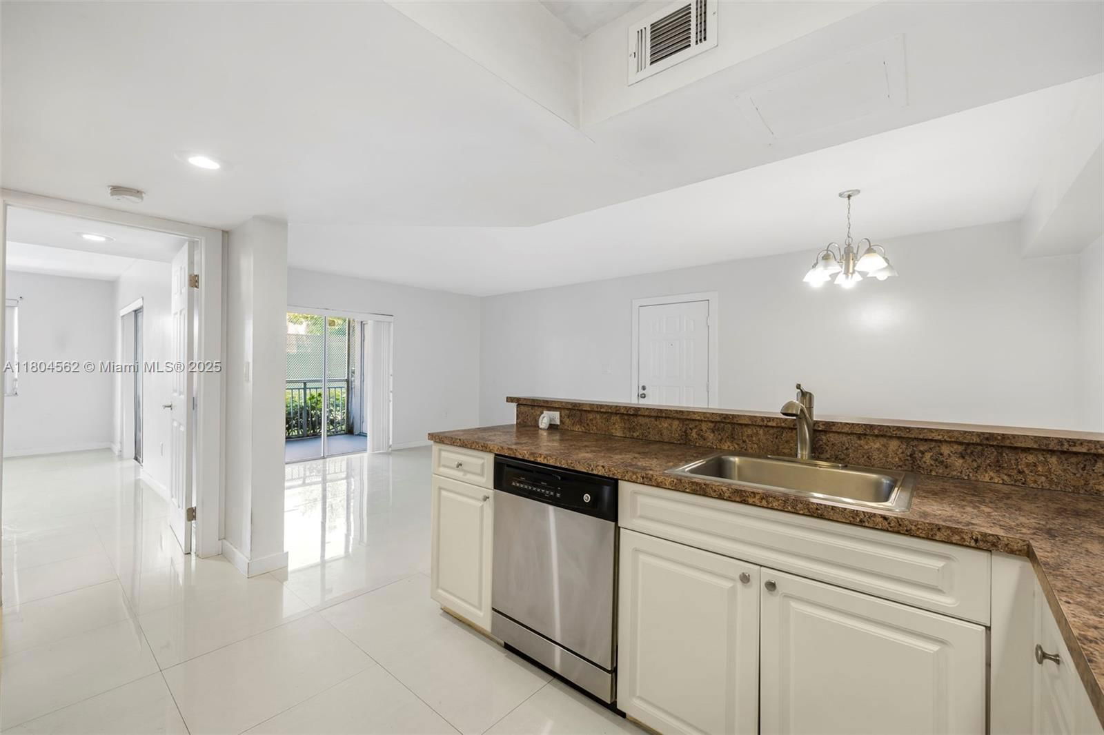 Real estate property located at 8520 212th St #106, Miami-dade, Le Club At Old Cutler Con, Cutler Bay, FL